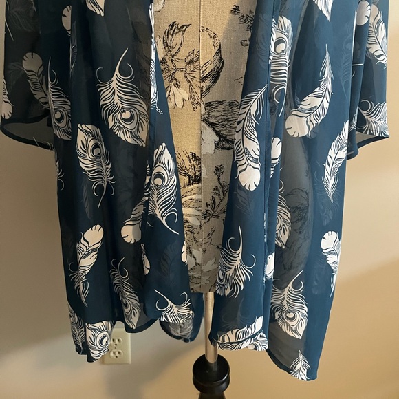 LuLaRoe teak white leaf pattern shear Shirley cover cardigan size small - Picture 4 of 7